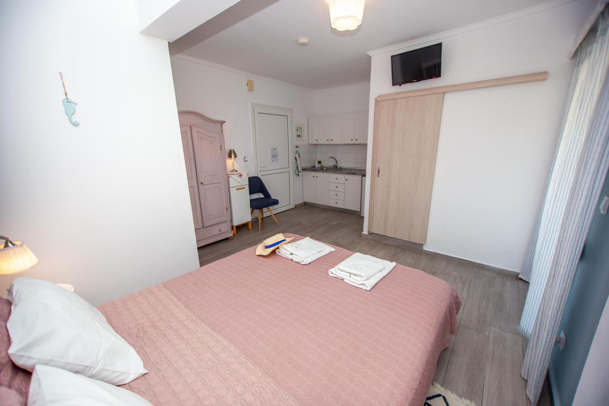 T H E Berlin Studios And Suites Vrasná Buitenkant foto