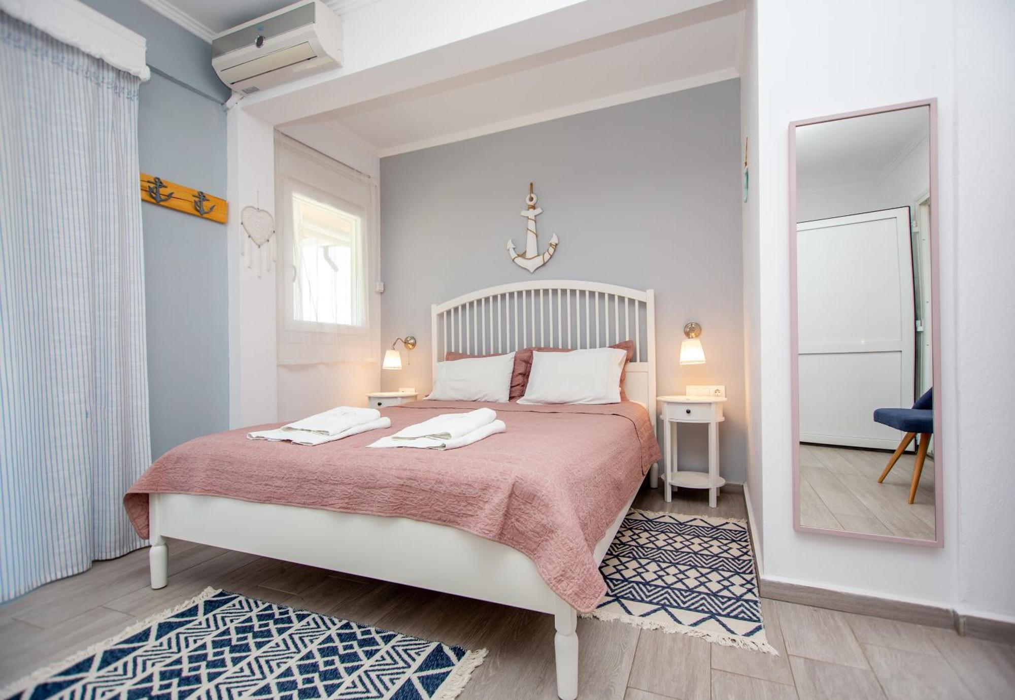 T H E Berlin Studios And Suites Vrasná Buitenkant foto