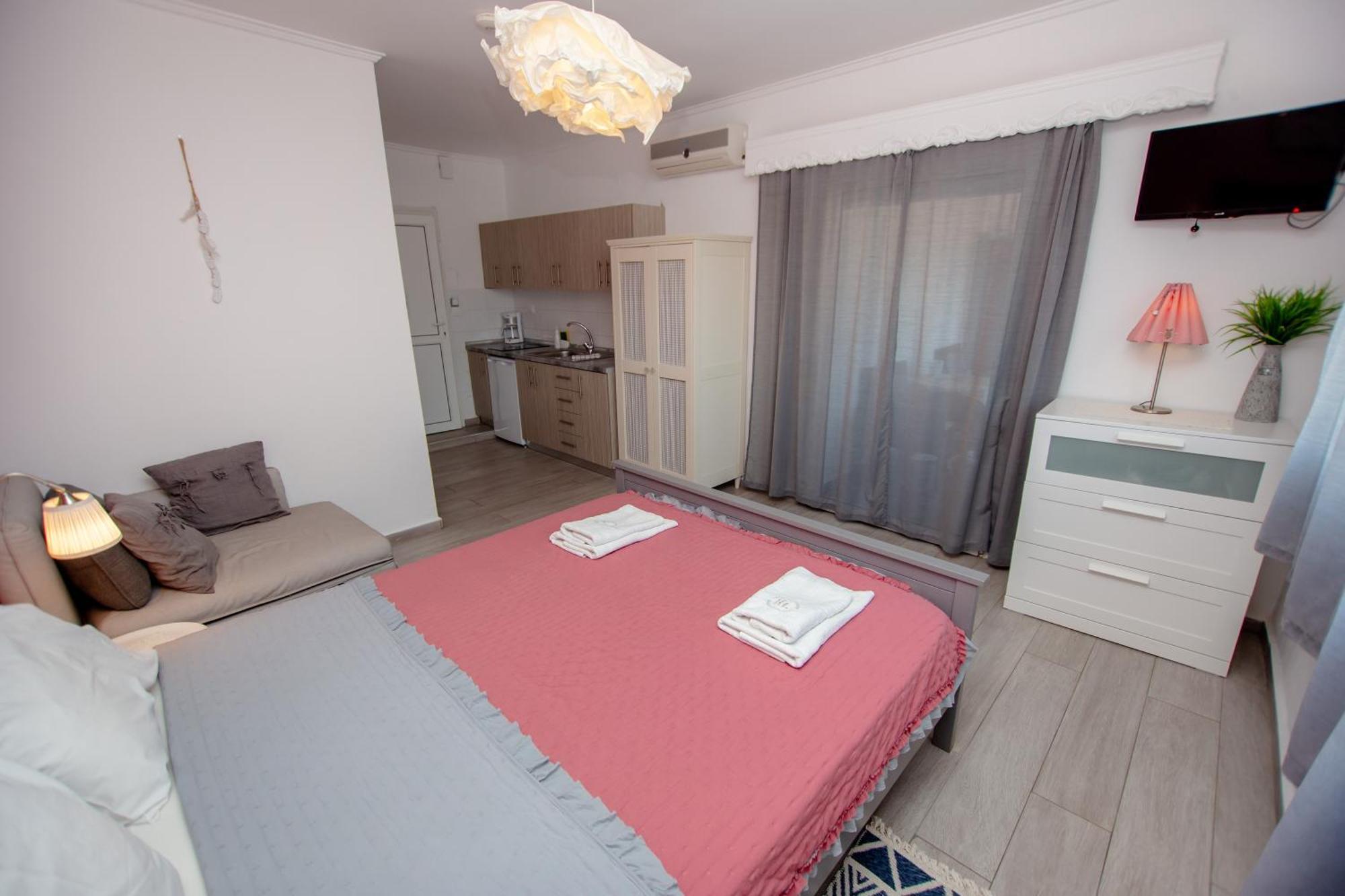 T H E Berlin Studios And Suites Vrasná Buitenkant foto